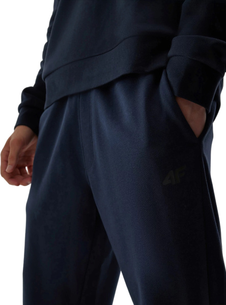 Спортивные штаны