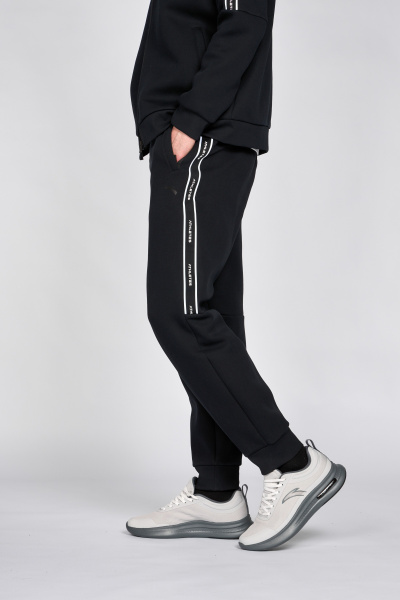 Спортивные штаны